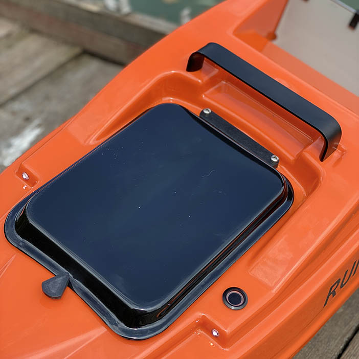 Сервисный люк на кораблике для прикормки Runferry Solo v2 (Ранфери Соло v2) фотограия