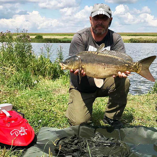 Рыбалка с прикормочным корабликом Дельфин фотография