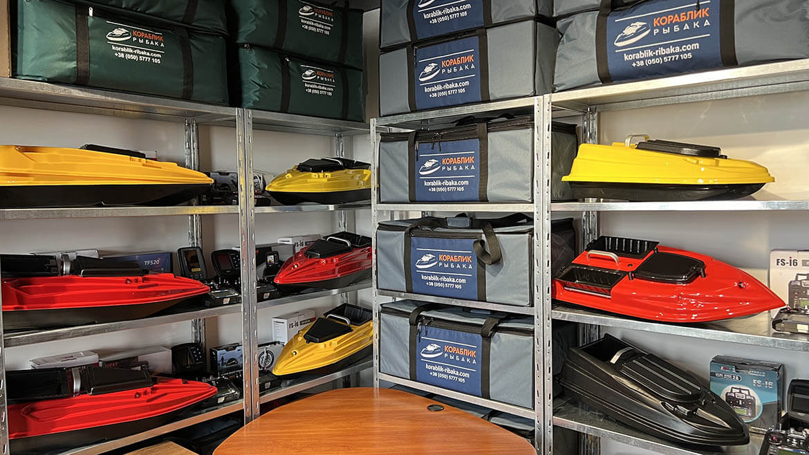Рыболовный магазин корабликов для рыбалки Кораблик Рыбака фотография витрины