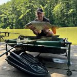 Ловля карпа с прикормочным корабликом для рыбалки Тигр ABS с GPS автопилотом фото