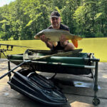 Ловля карпа с прикормочным корабликом для рыбалки Тигр ABS с GPS автопилотом фото