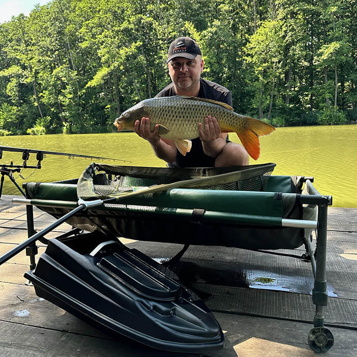 Ловля карпа с прикормочным корабликом для рыбалки Тигр ABS с GPS автопилотом фото