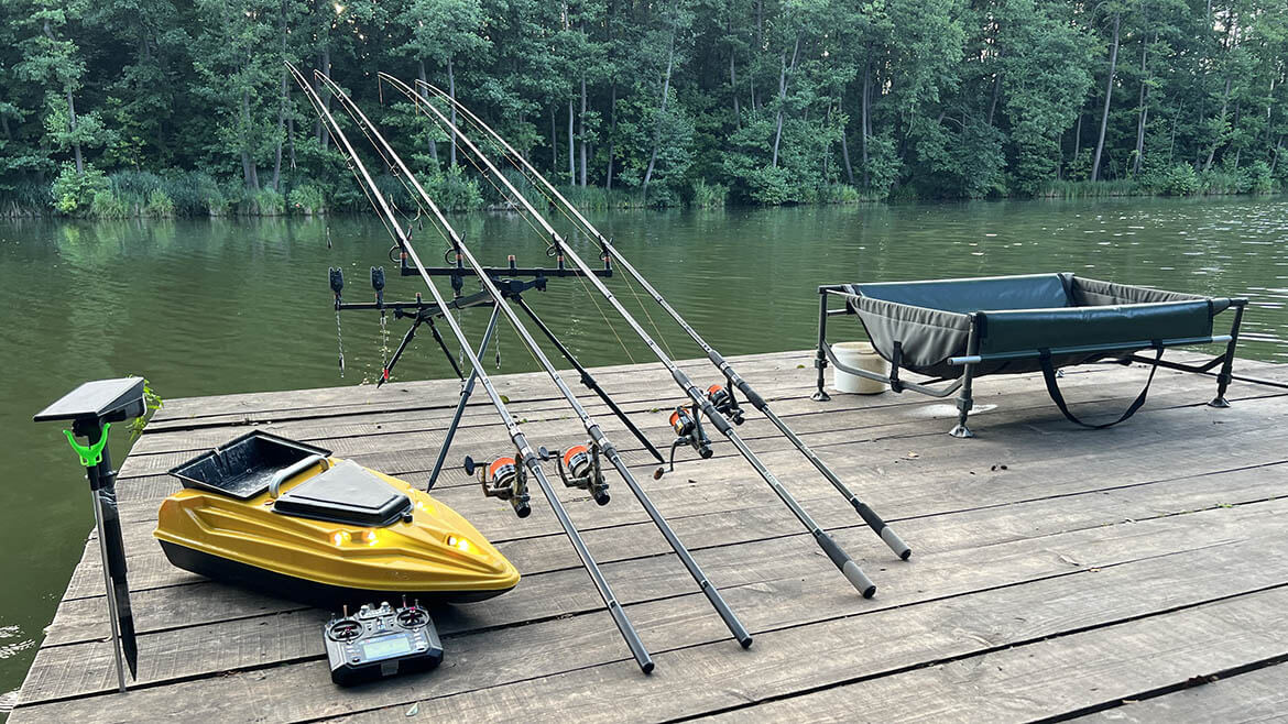 Карповый кораблик Тигр 2 на рыбалке