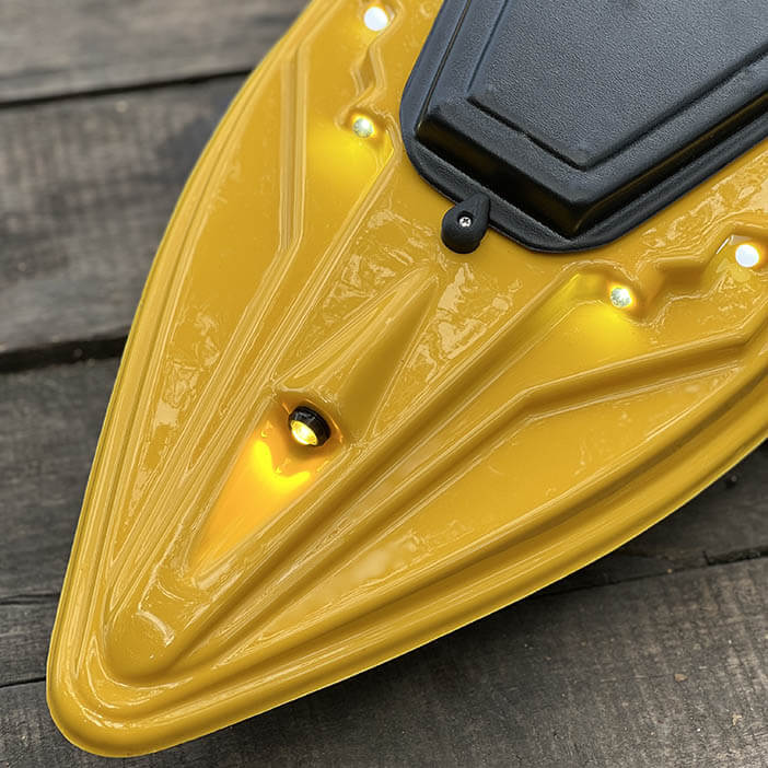 Фары на 12 вольт и габаритные огни на кораблике Тигр 2 фото