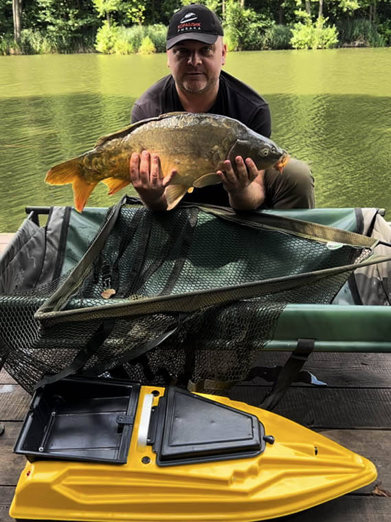 Зеркальный карп и кораблик Тигр 2 GPS автопилот фотография