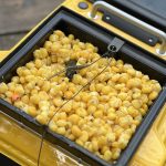 Крепление снасти в бункере на кораблике для рыбалки Тигр 2 фото