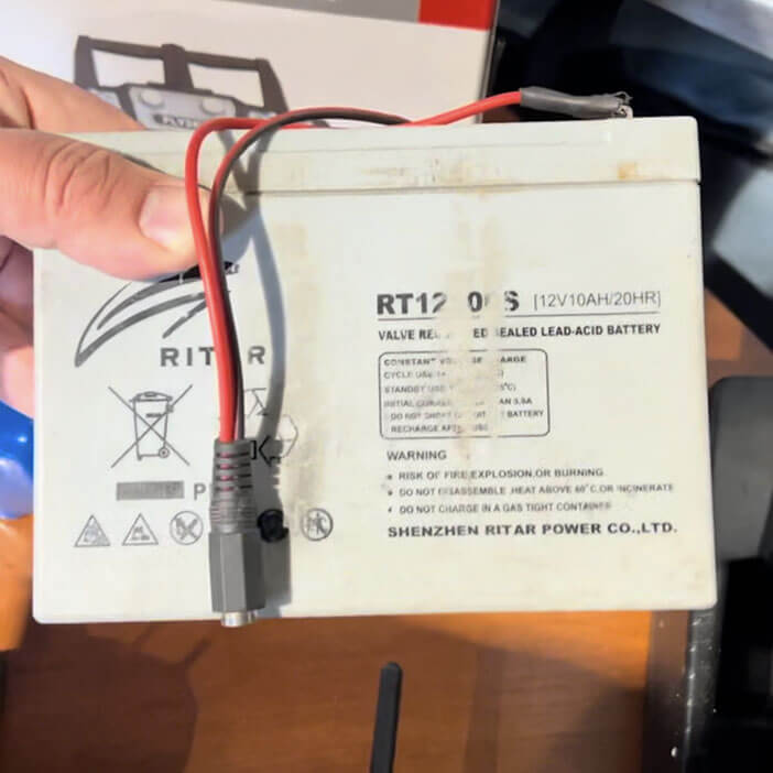 Старый аккумулятор на кораблик Carpboat (Карпбоат) фотография