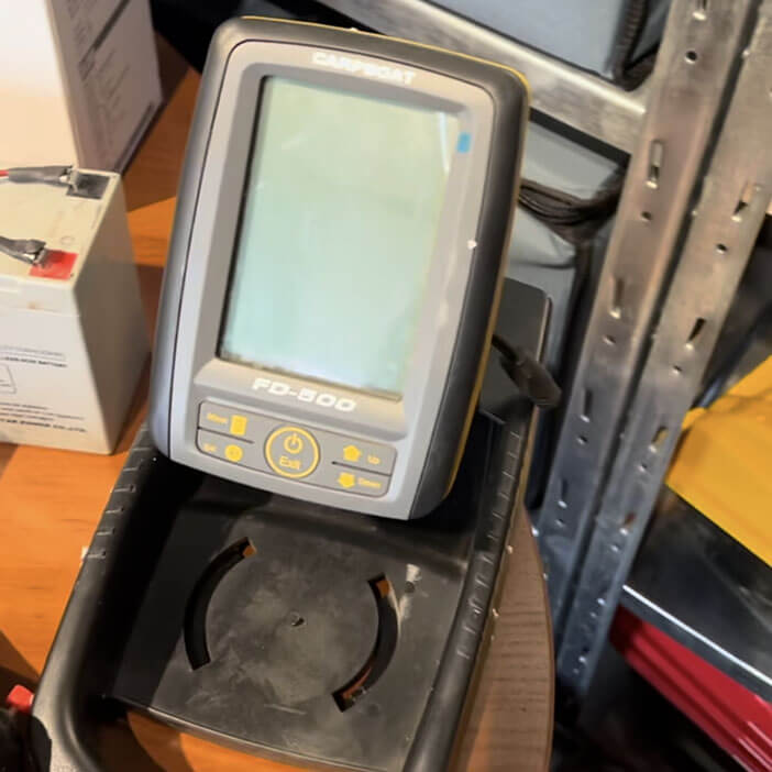 Эхолот на кораблике Carpboat (Карпбоат) фотография