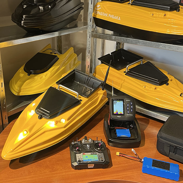 Купить кораблик для рыбалки в Польше с GPS автопилотом и эхолотом фотография