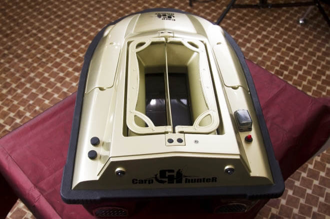 Прикормочный кораблик Carphunter фотография