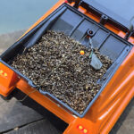 Бункер на 2 кг прикормки на карповом кораблике для рыбалки Тигр 3 фотография
